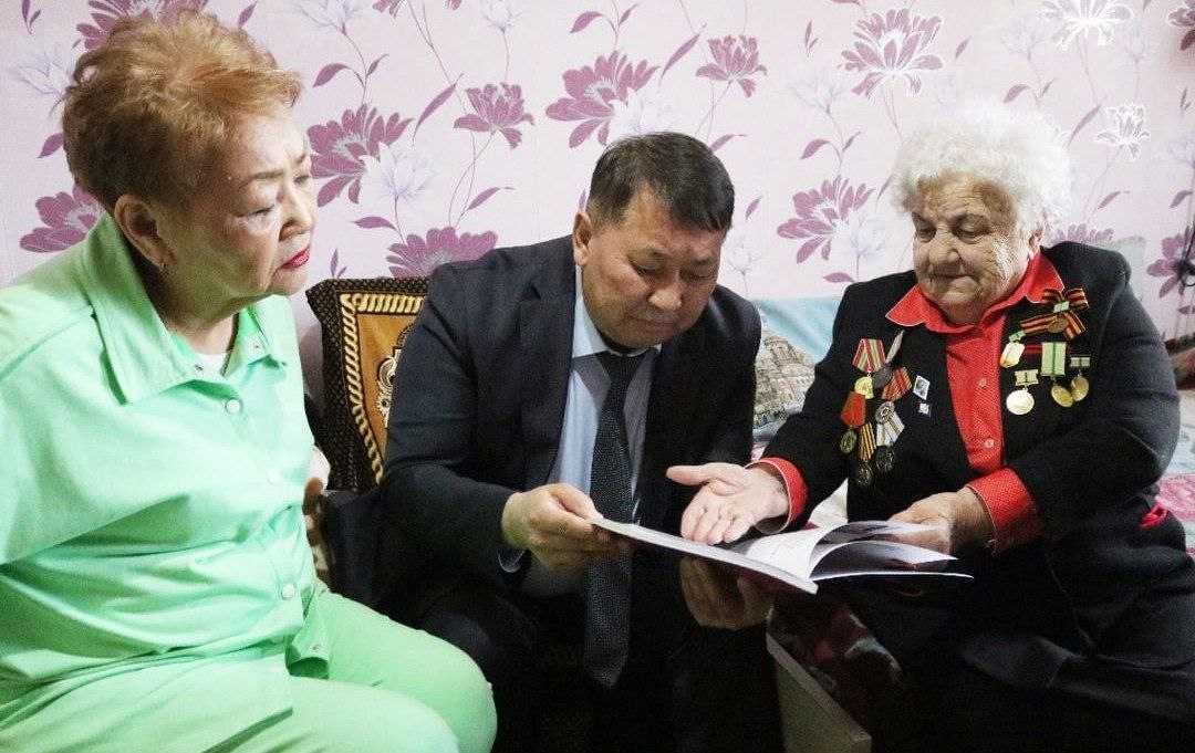 Қала әкімінің міндетін атқарушы Мажитов Нурлан Анетович Ұлы Отан соғысы ардагерлеріне теңестірілген тұлғаларды Жеңіс күнімен құттықтады