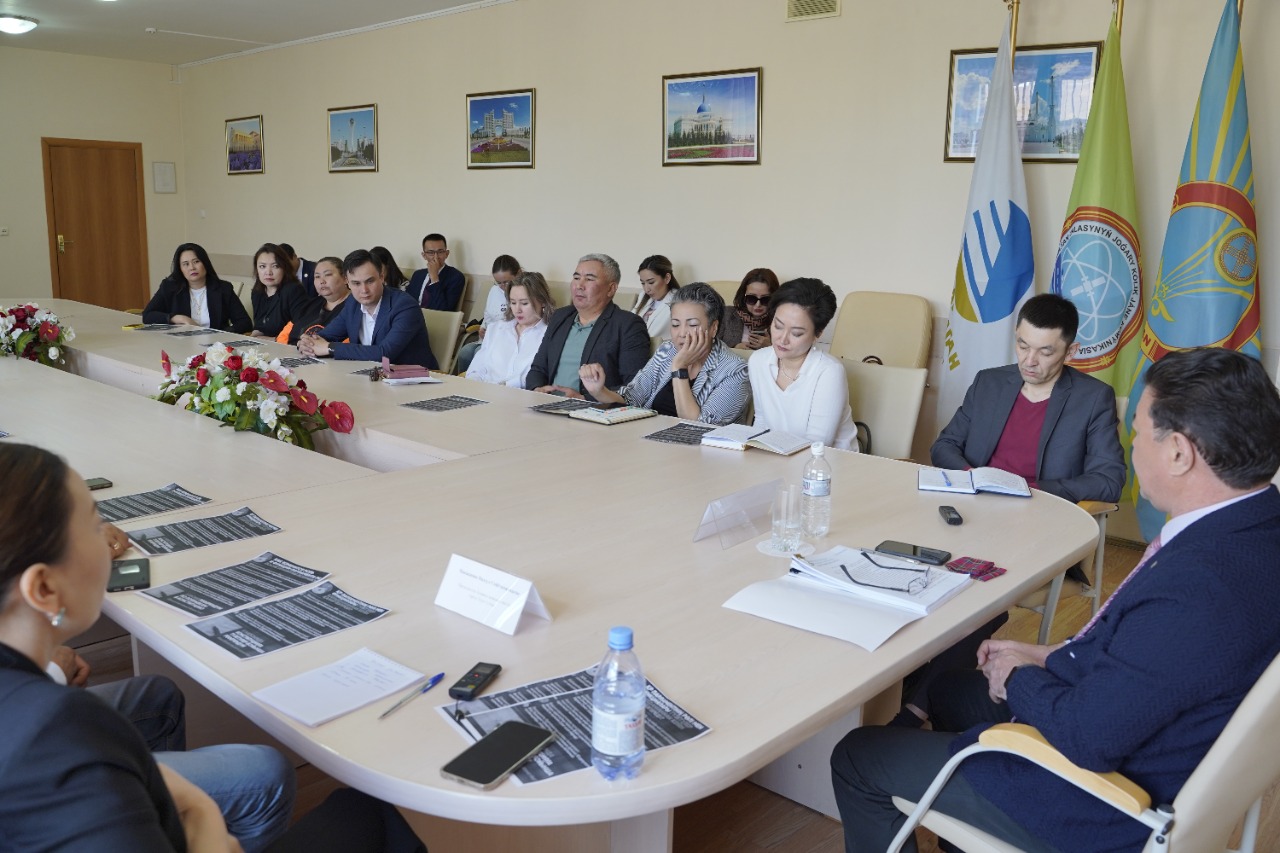 Елорданың азаматтық секторының өкілдері жалпы республикалық референдум өткізу жайын талқылады