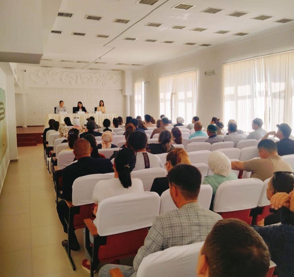 Бүгін Фариза Оңғарсынова атындағы орталық мәдениет үйінде шағын және орта бизнесті дамыту мақсатында аудан тұрғындары мен кәсіпкерлеріне мемлекеттік қолдауларды түсіндіру бағытында кездесу өтті