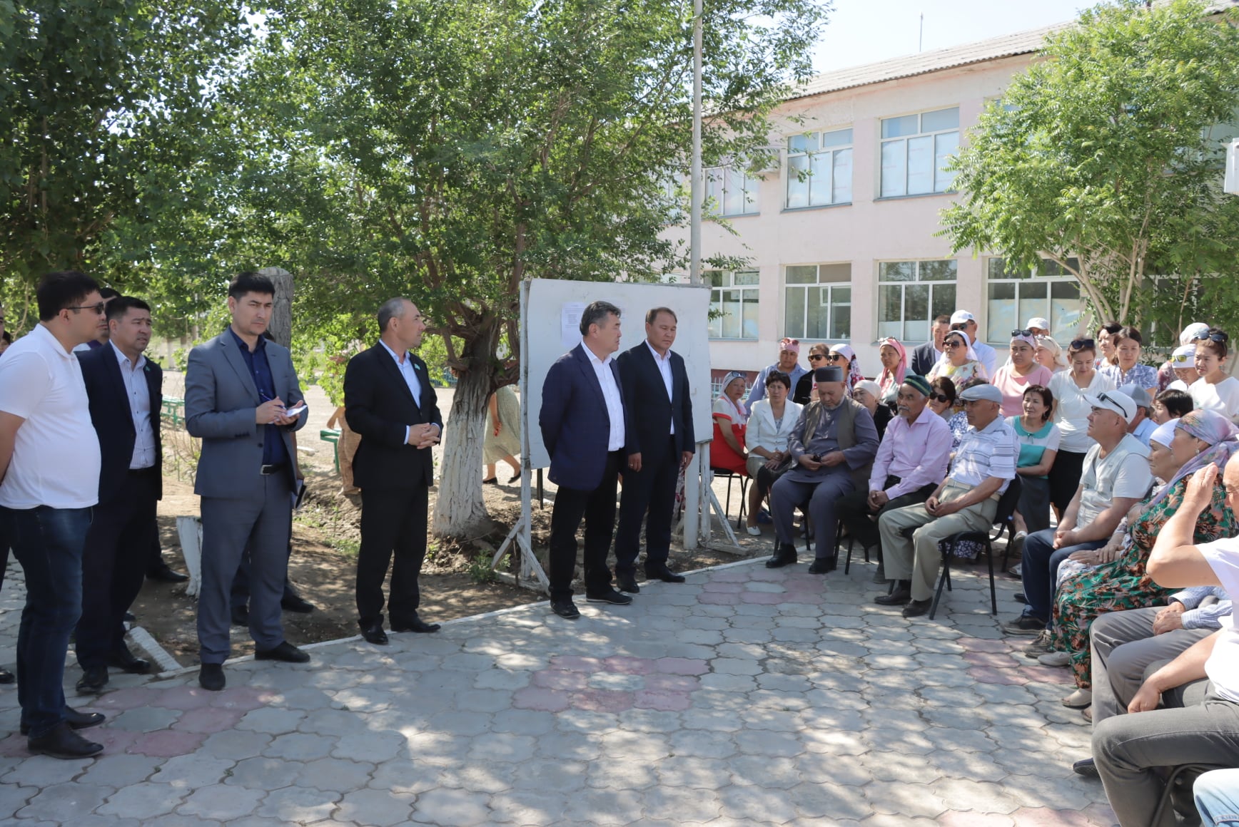 Қатты, ауыр кеуделердің фотосы Порно ресейлік Ferro Network мұғалімі