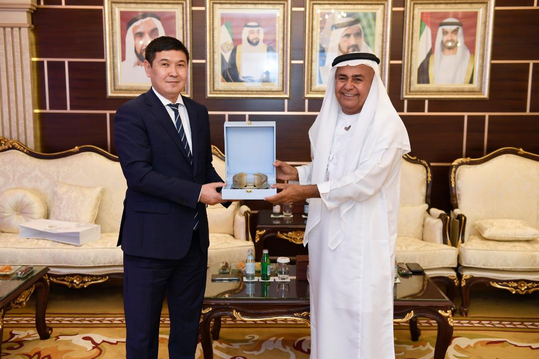 Зарплата в арабских эмиратах. Посол Казахстана в ОАЭ. Посол казакстана АВ ОПЭ. Дипломат Казахстана в ОАЭ. Жена посла Казахстана в ОАЭ.