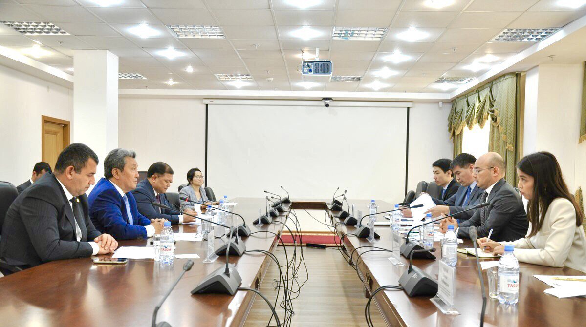 Глава Миннацэкономики встретился с членами делегации Парламентской Ассамблеи тюркоязычных государств