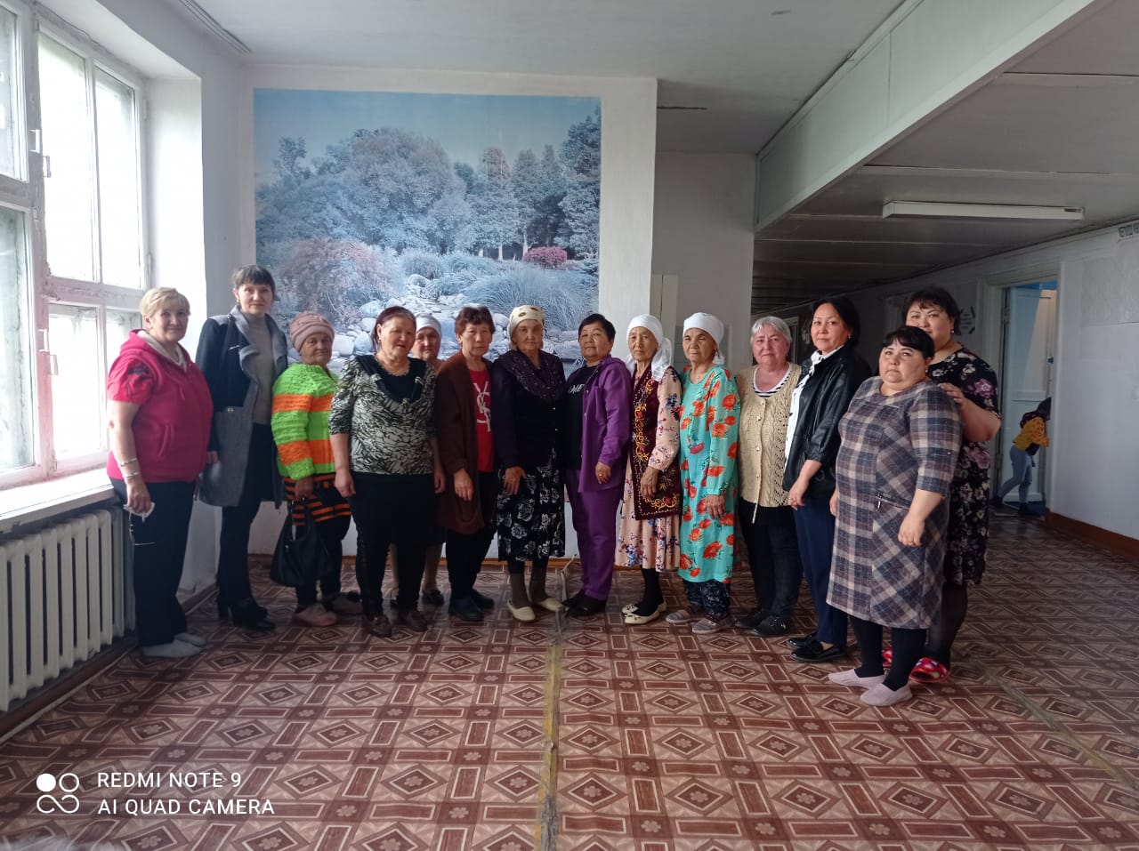 Екі дос қыз жалап алғысы келеді