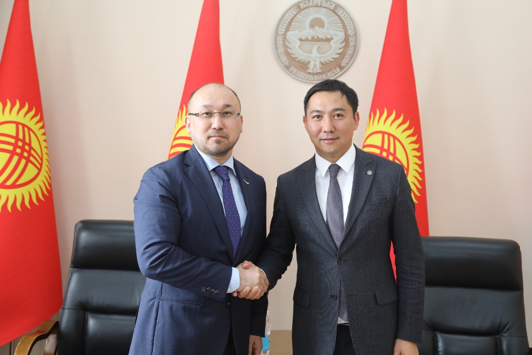 Дәурен Абаев қырғыз әріптесімен екіжақты ынтымақтастық мәселелерін ...
