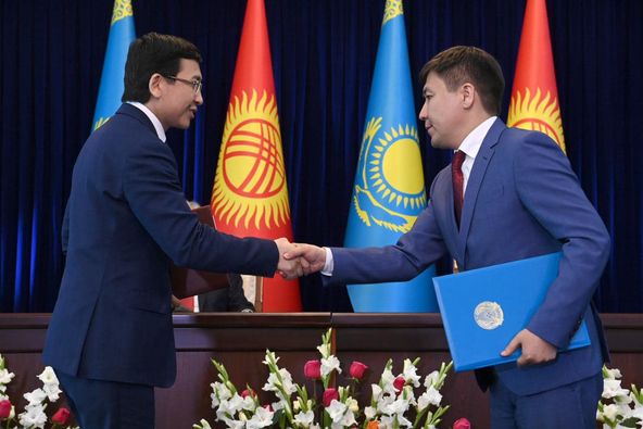 Казахстан выделит образовательные гранты этническим казахам, которые являются гражданами Кыргызстана - Асхат Аймагамбетов о подписании соглашения в ходе официального визита Президента в Кыргызстан