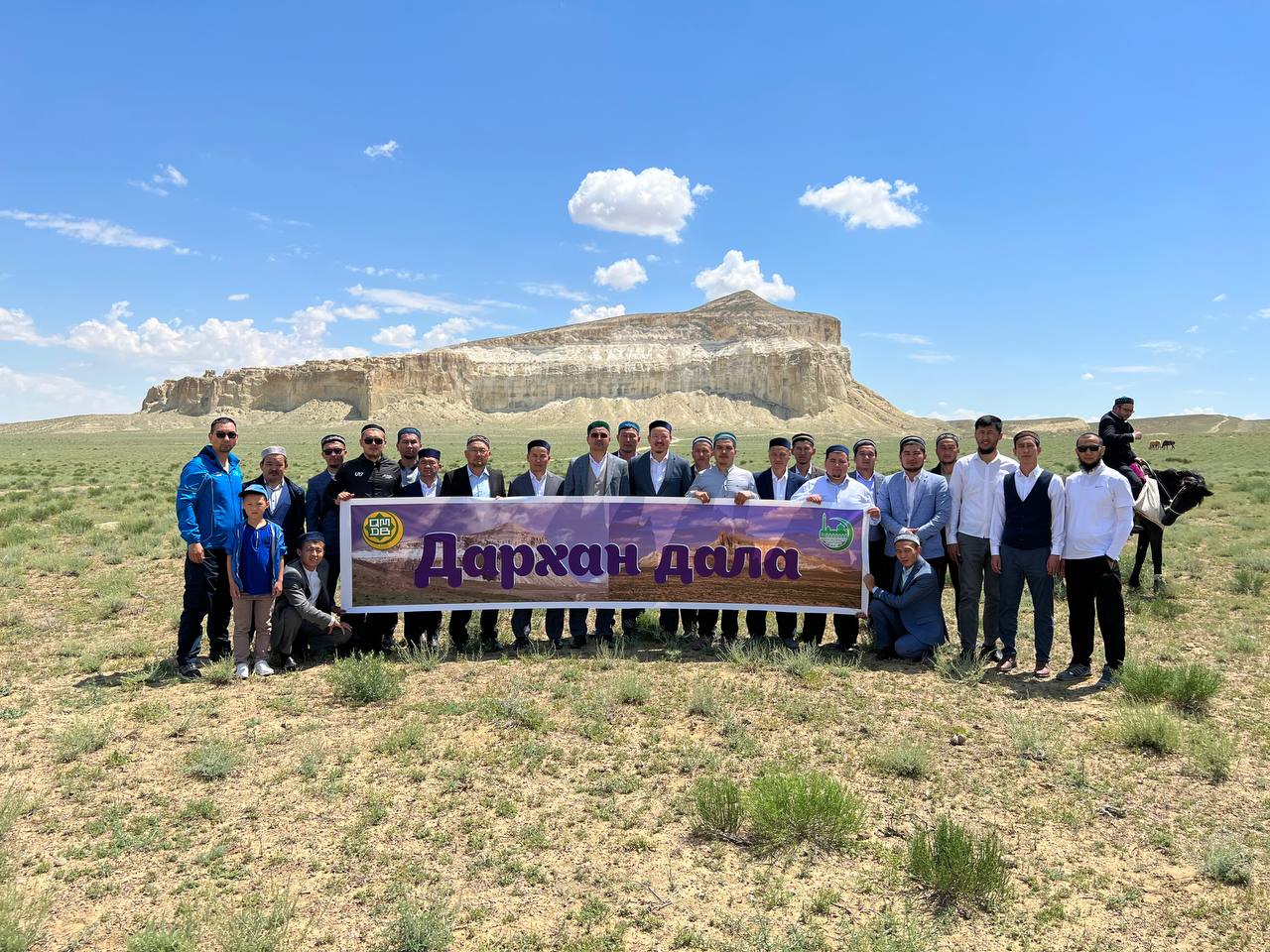 Және оны аяқтарының арасына кіргізді Күнделікті жаңартулары бар порно фото галереялар