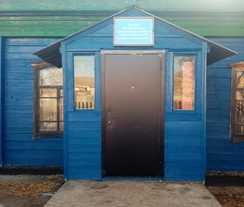 Жалаңаш әнші ангина жалаңаш