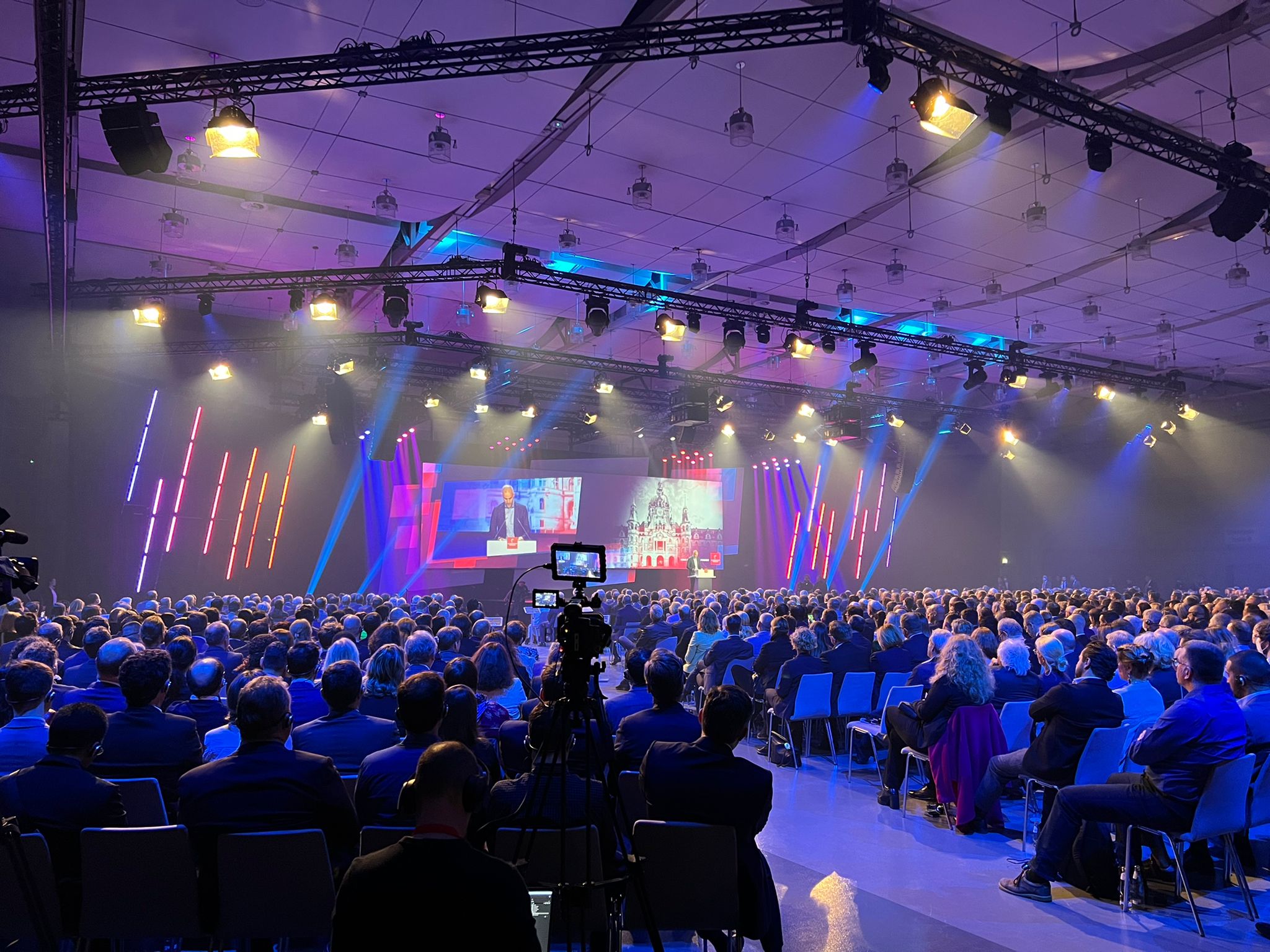 Botschafter Dauren Karipov nahm an der Eröffnung der Hannover Messe teil und führte eine Reihe von Gesprächen mit deutschen Unternehmen