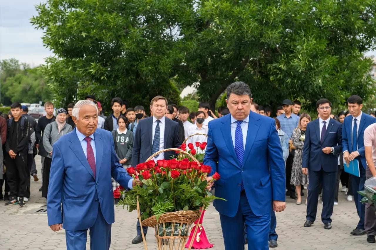 Талдықорғанда 31 мамыр – саяси қуғын-сүргін құрбандарын еске алу күніне арналған митинг өтті. Шара І.Жансүгіров атындағы Жетісу университетінің жанындағы Жансүгіров ескерткішінің алдында ұйымдастырылды.