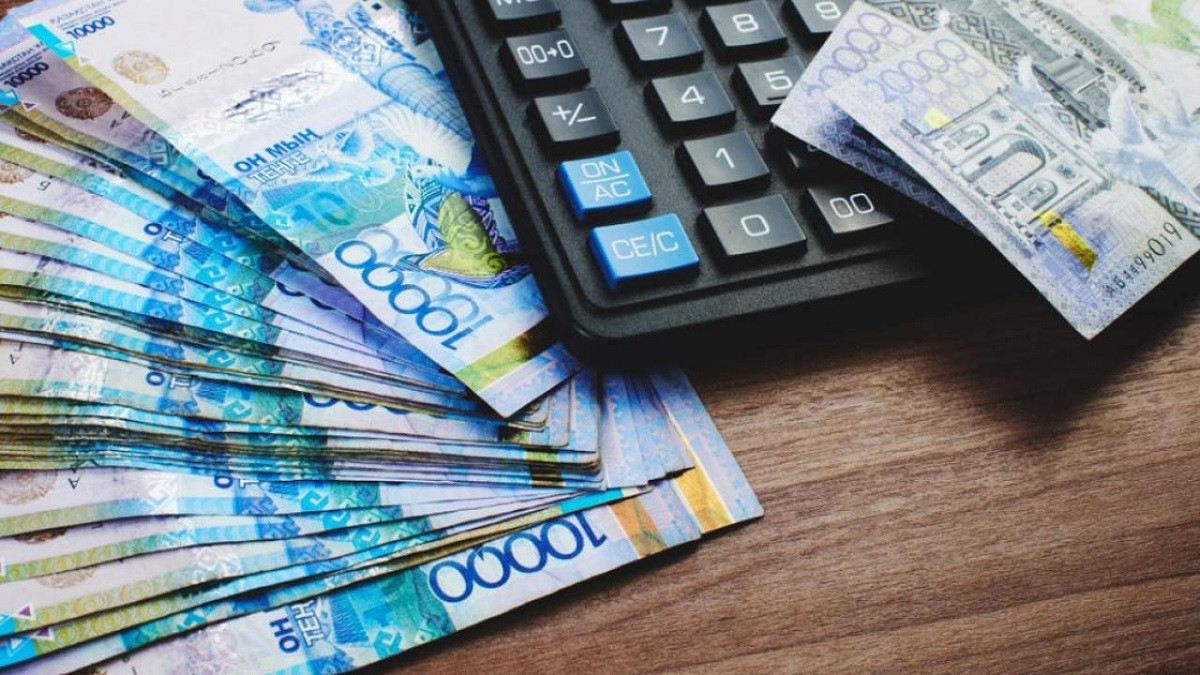 Медианная зарплата в  2024 году составила 285 тыс. тенге