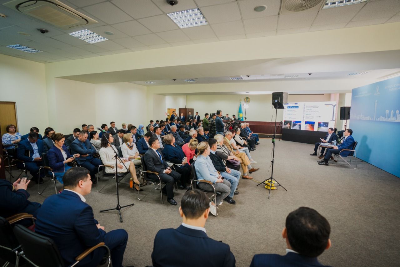 Развитие района «Есиль» обсудил с жителями Алтай Кульгинов