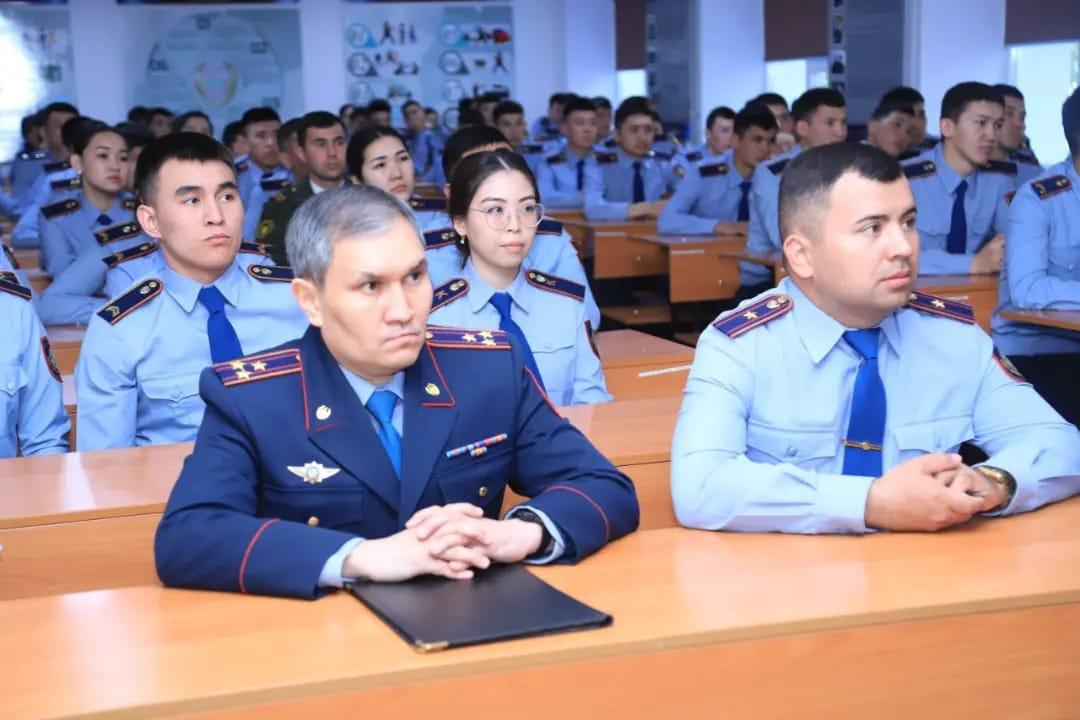 В преддверии Дня защитника Отечества в Костанайской академии МВД почтили память сотрудников, погибших при исполнении служебного долга.