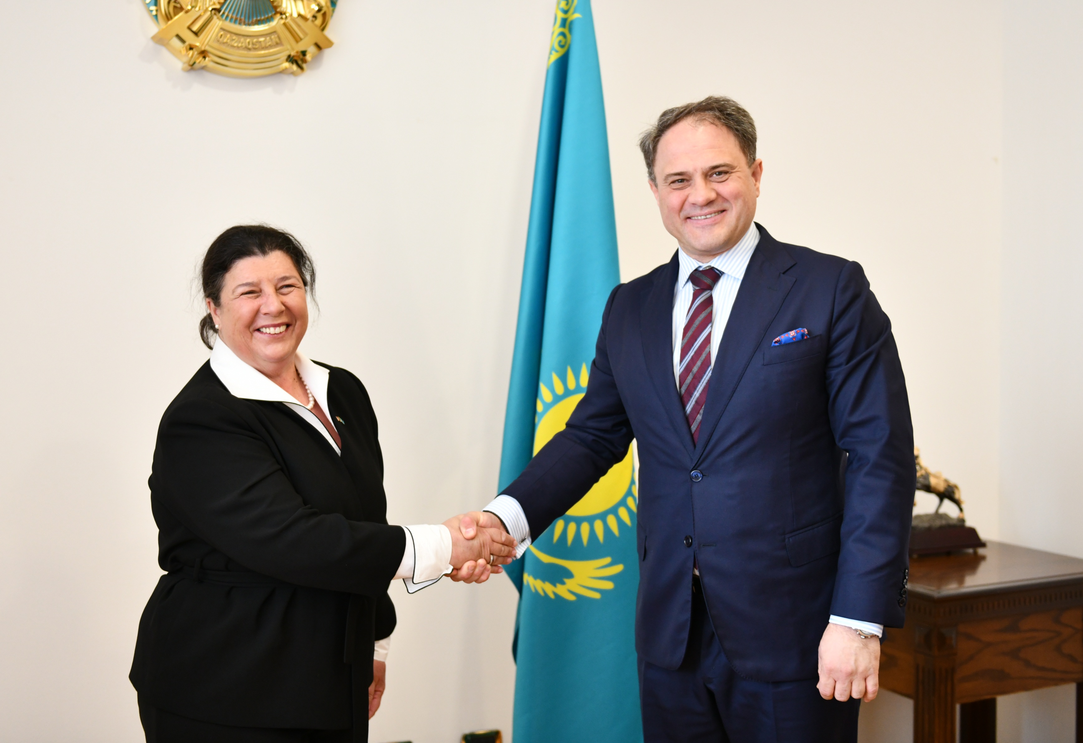 Замминистра иностранных дел принял Посла Португалии в Казахстане