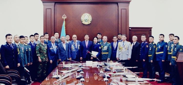 ҚАЛА ӘКІМІ ӘСКЕРИ САЛА ҚЫЗМЕТКЕРЛЕРІН ҚАБЫЛДАДЫ