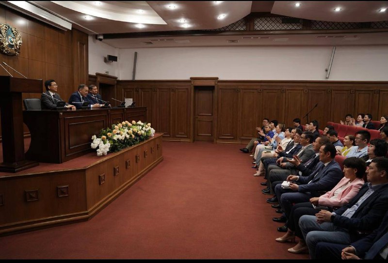 Асхат Аймагамбетов поблагодарил Главу государства за оказанное доверие и написал о задачах, обозначенных перед новым министерством
