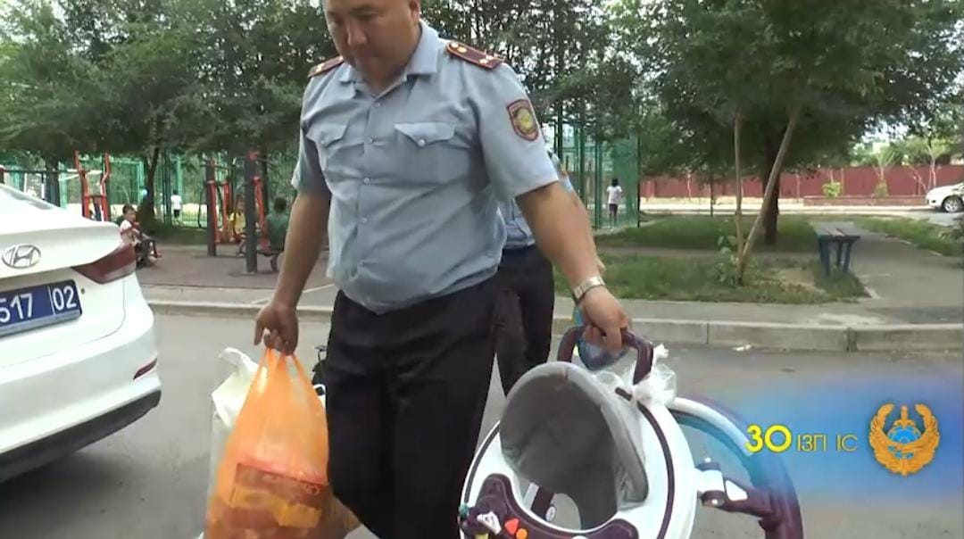 Қаңтар оқиғасында қаза тапқан полиция қызметкерлерінің отбасыларына әріптестері барып қайтты