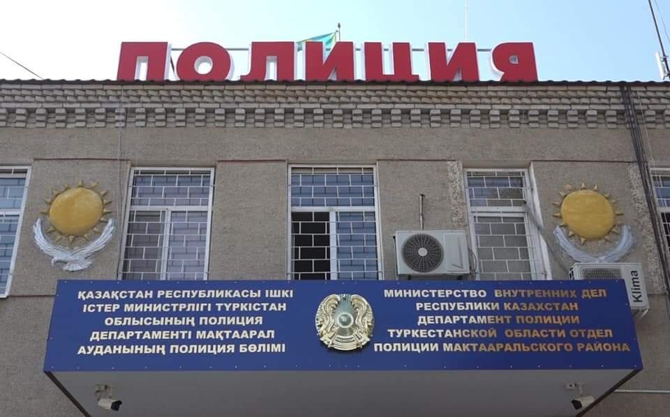 Аналардың шашатын бейнелерін қараңыз Таң атқанша қызды сиқырлайды