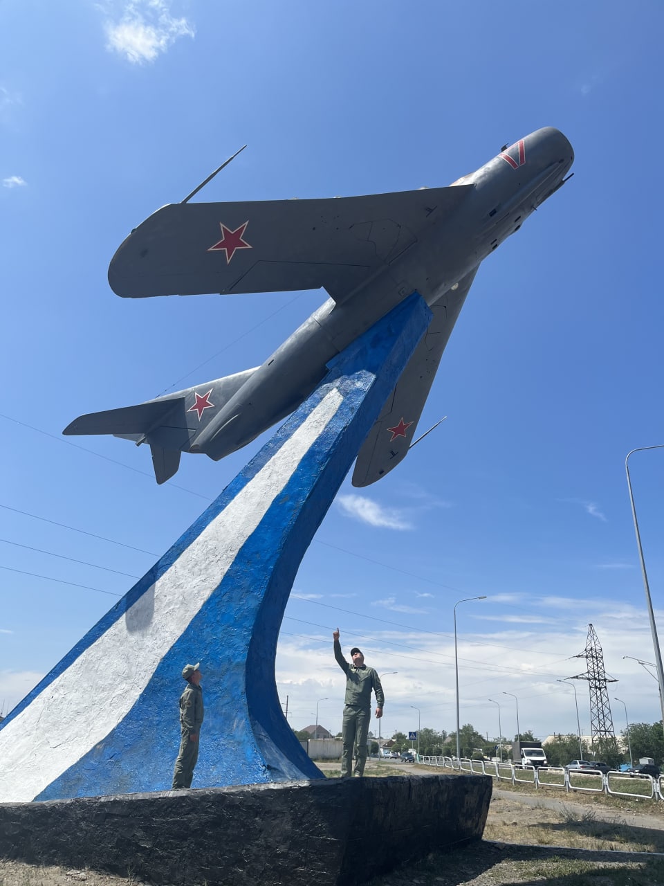 В Семее военные отреставрировали памятник истребителю