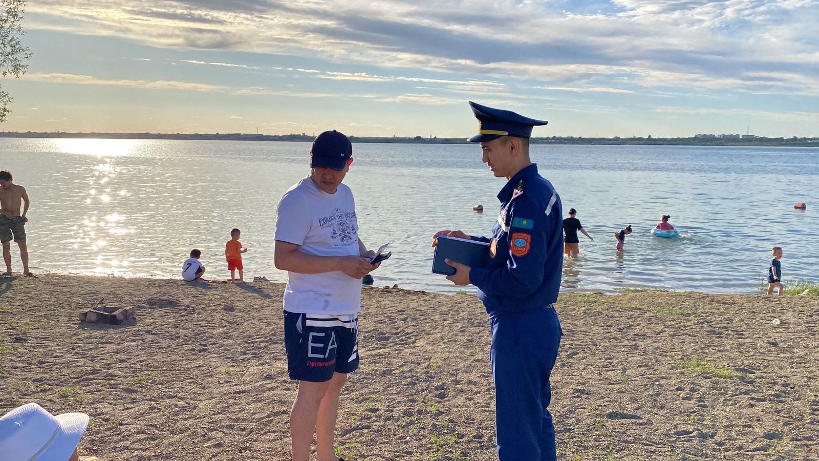 Безопасность на воде: волонтёры и спасатели проводят рейды на водоёмах