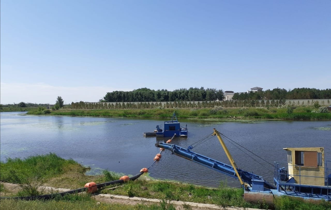 В столице ведутся дноочистительные работы на реке Есиль
