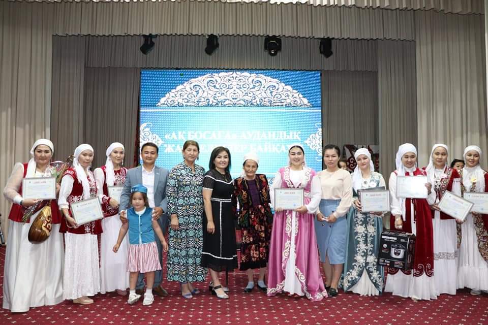 Ер адам клитордың ұрығын жалайды