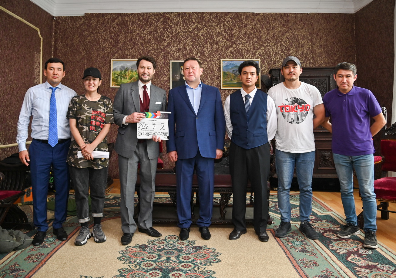 Аким СКО встретился со съемочной группой сериала о Магжане