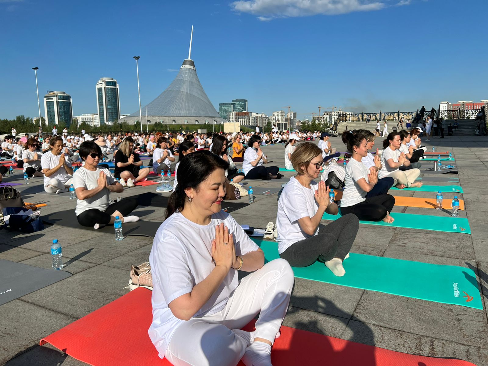 А. Гиният приняла участие в открытии Международного дня йоги в Нур-Султане