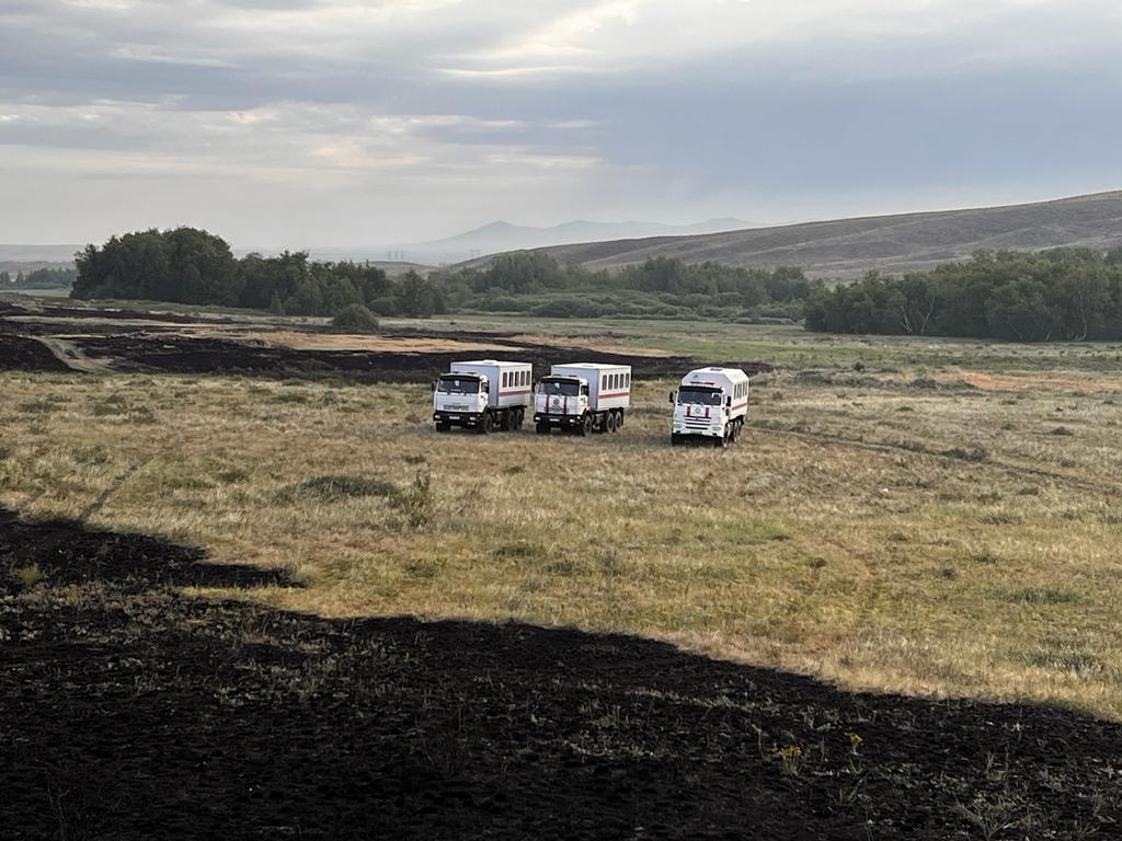 На тушение природного пожара в Карагандинской области привлечен вертолет МЧС РК