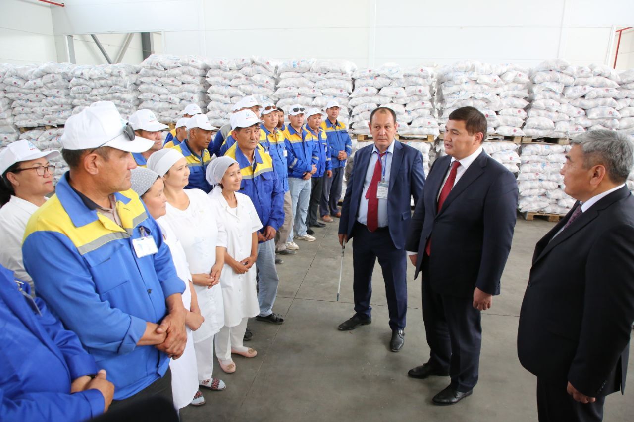 Akim of the region got acquainted with the work of the Araltuz plant and met with its employees
