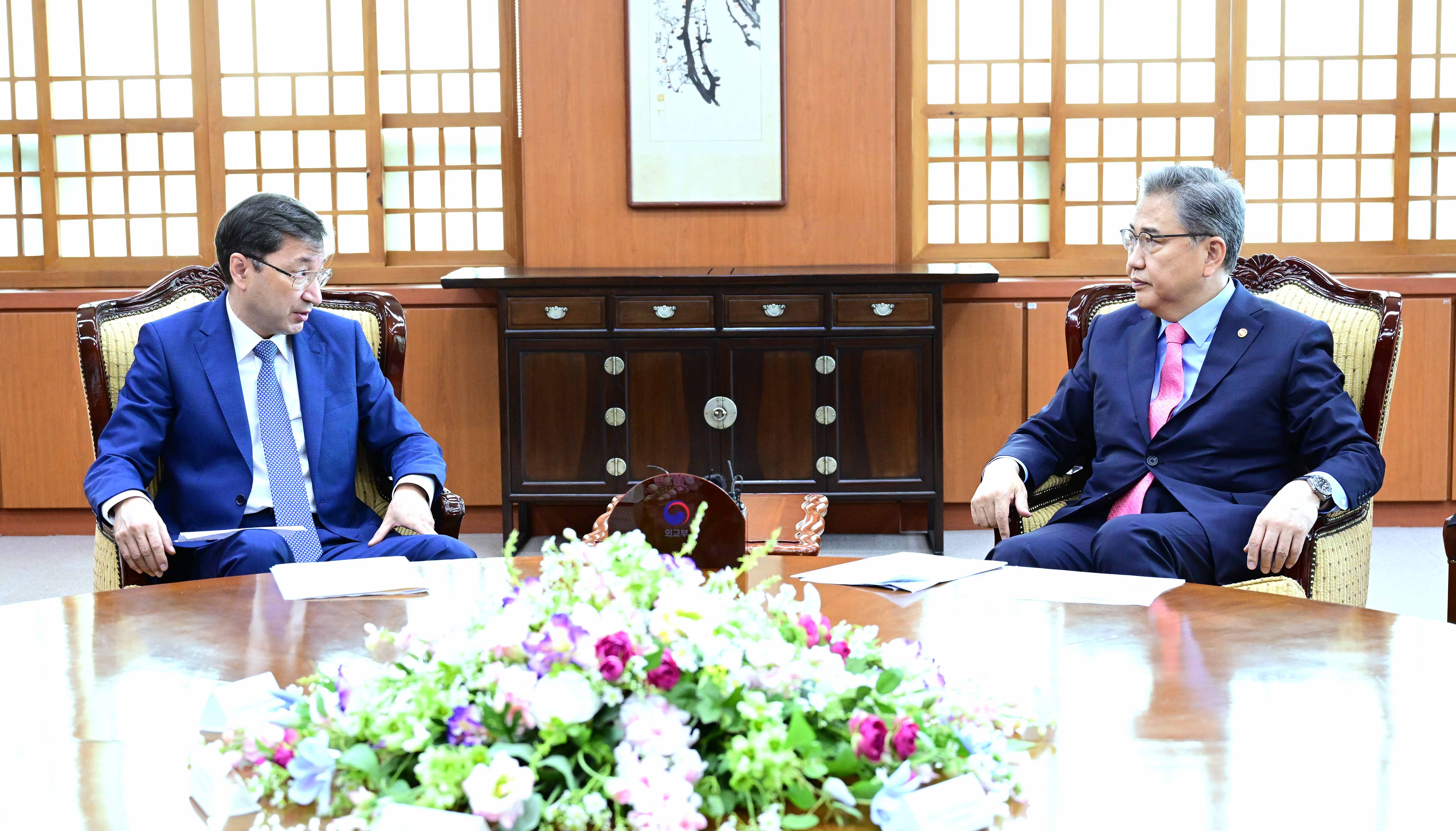 Ambassador of Kazakhstan Met with Minister of Foreign Affairs of the Republic of Korea
