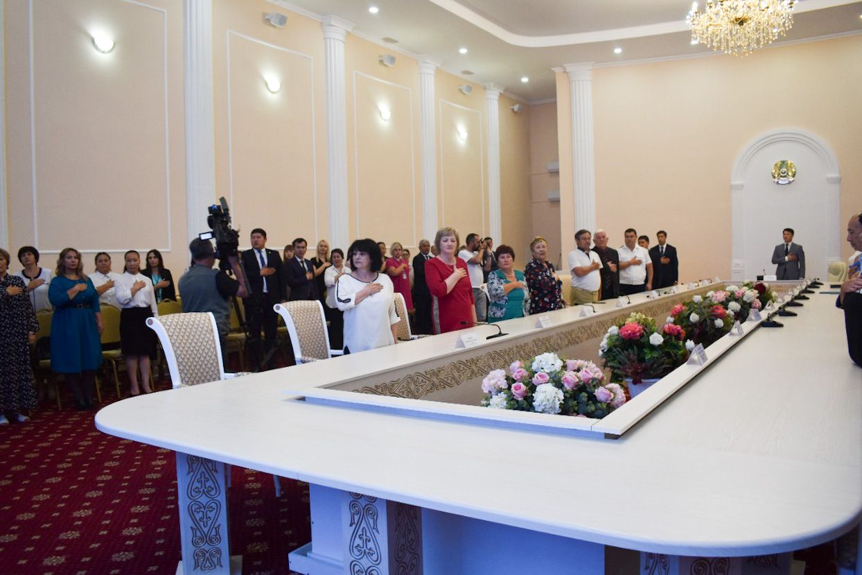 Сегодня в акимате города Лисаковска состоялось торжественное мероприятие ко Дню государственного служащего.