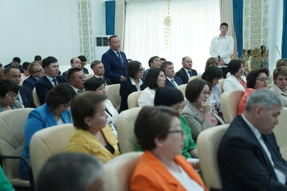 Асхат Аймагамбетов провел отчетную встречу с населением Акмолинской области