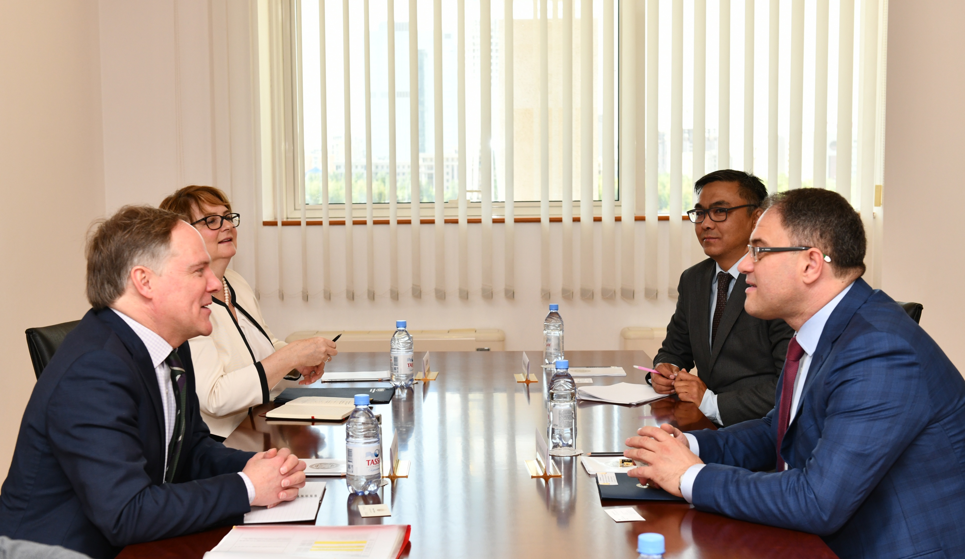 Состояние и перспективы казахстанско-британского сотрудничества обсудили в МИД РК