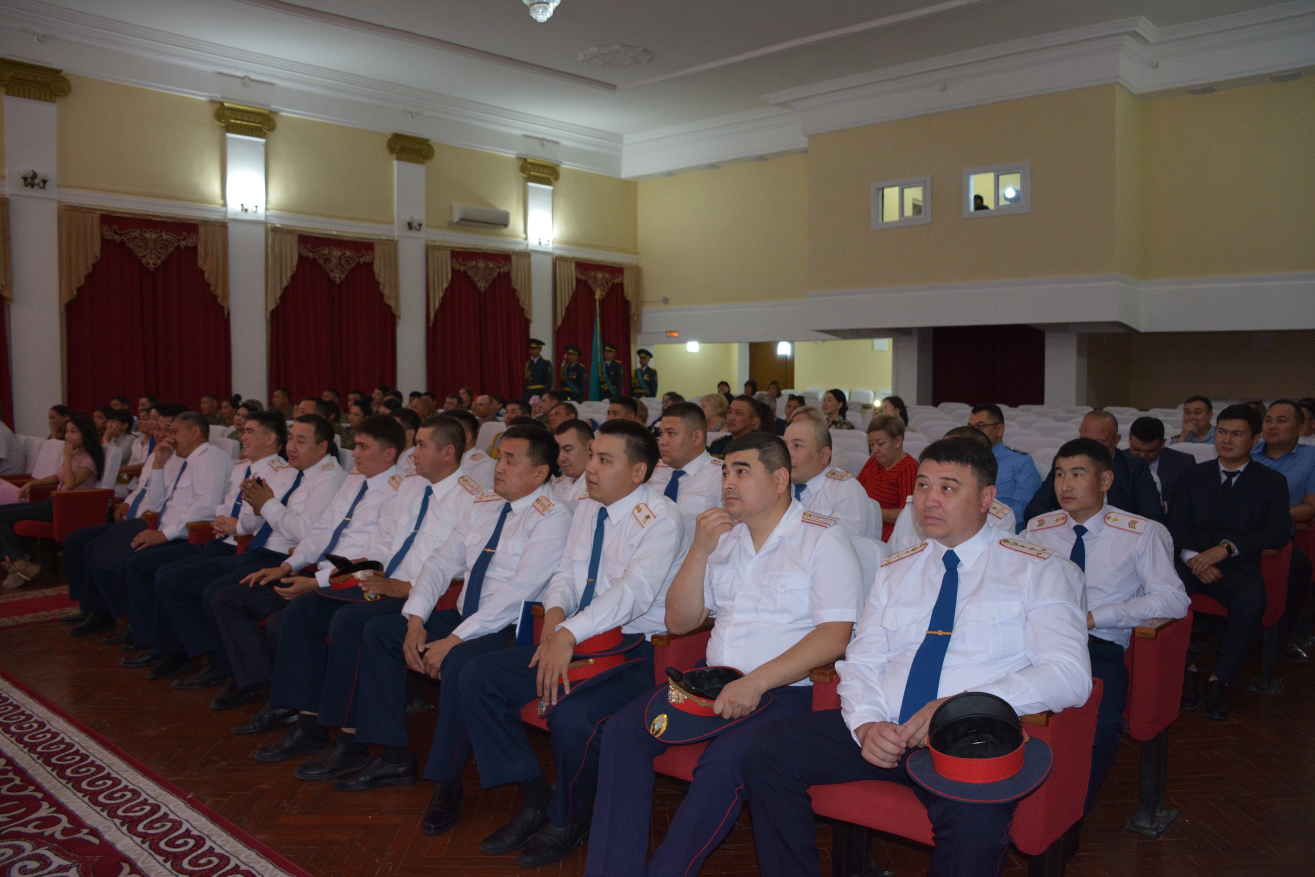 Сегодня в ГДК состоялось торжественное мероприятие, посвященное празднованию 30-летия казахстанской полиции и Дня государственных служащих.