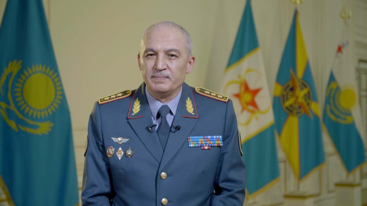 Министр обороны РК поздравил сотрудников ОВД с праздником