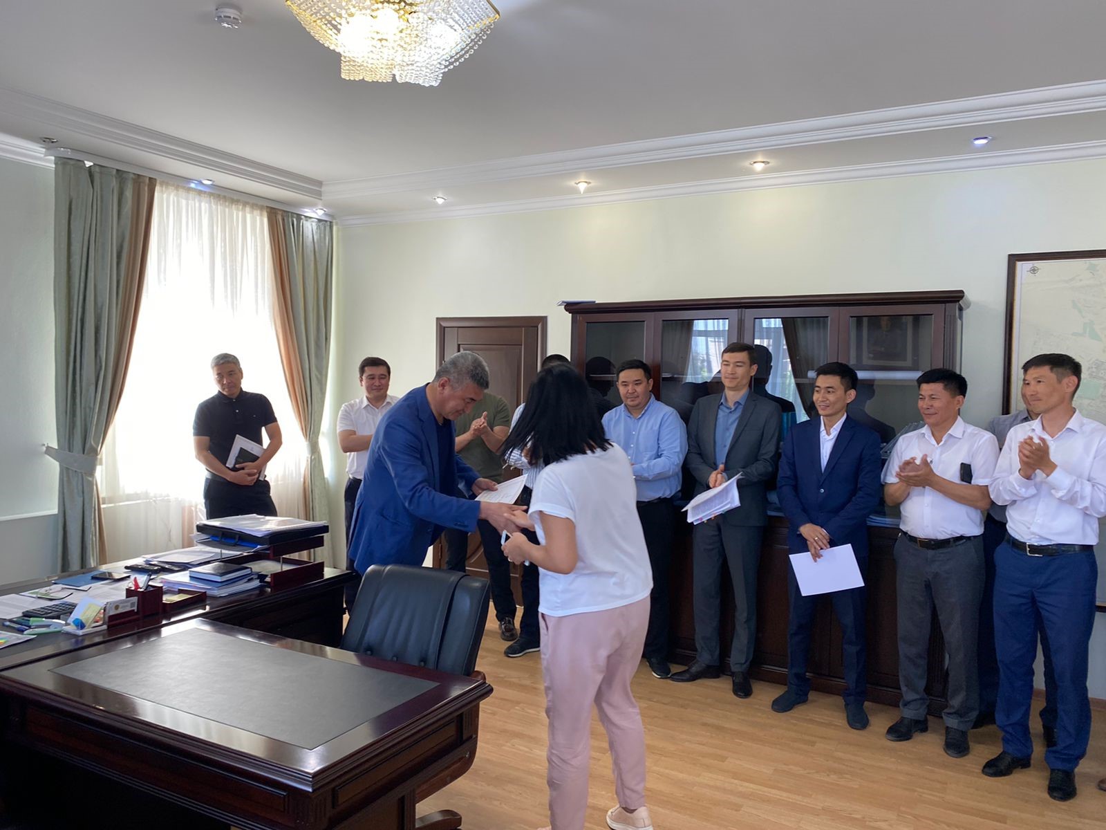 Руководитель ГУ «Управление строительства города Нур-Султан» Арсен Есенгелдинович поздравил сотрудников