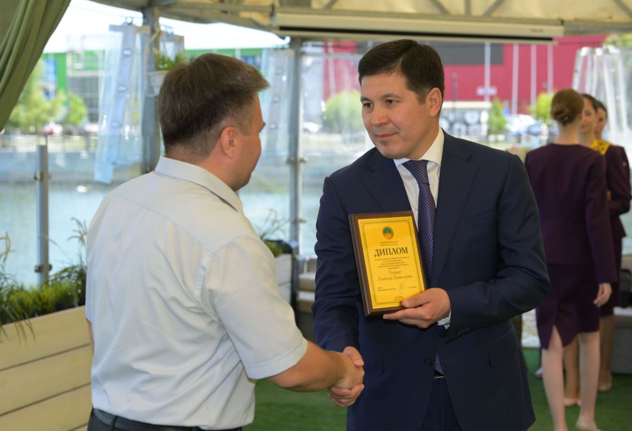 Павлодар облысының әкімі БАҚ қызметкерлерін кәсіби мерекелерімен құттықтады