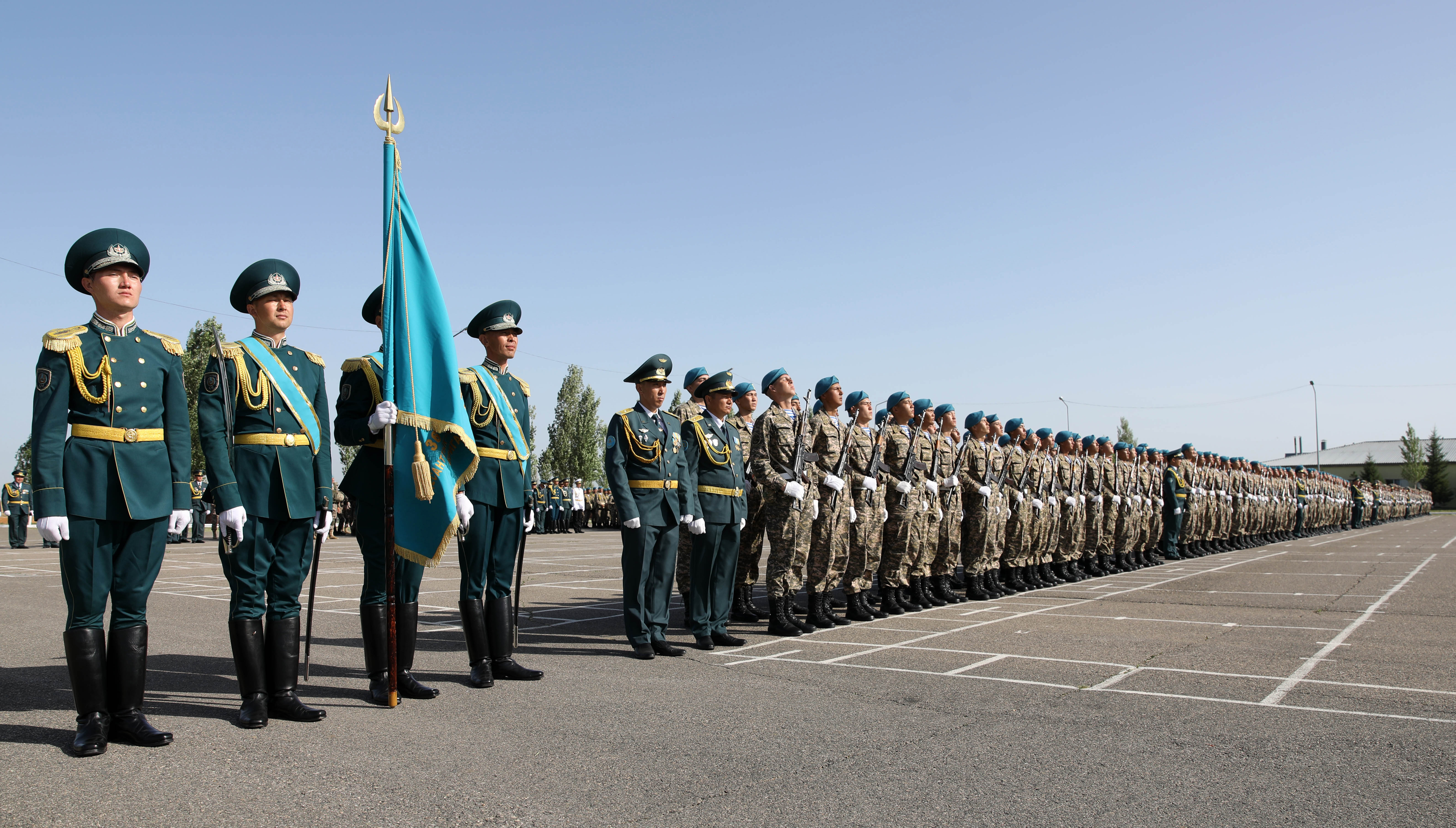 Қарулы күштерде десантшылар мен байланысшылар әскери ант берді