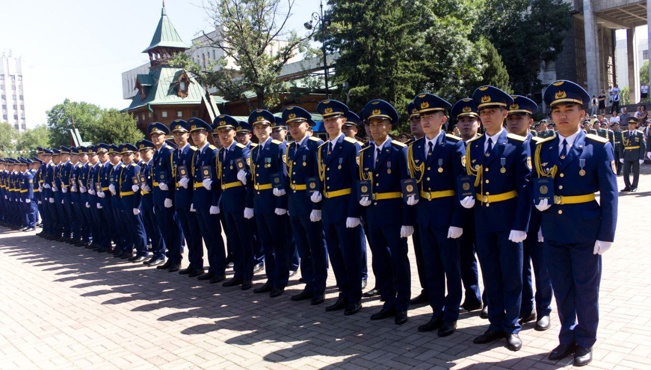 В военных учебных заведениях состоялся выпуск  офицеров и сержантов