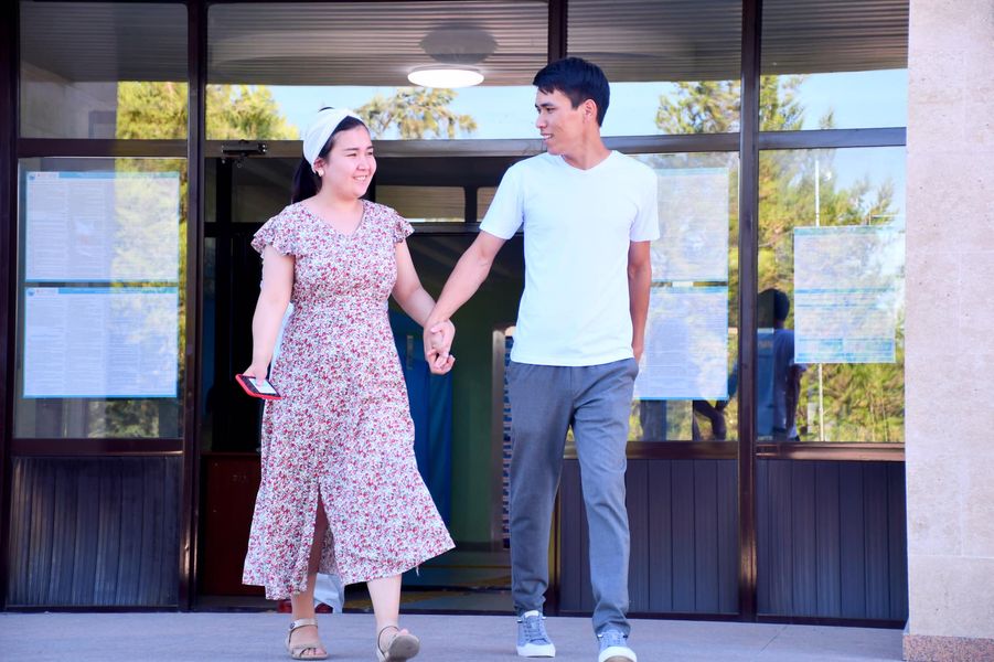 Біз ас үйде жыныстық қатынасқа түстік