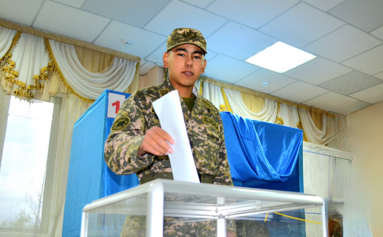 Военнослужащие Вооруженных сил приняли участие в республиканском референдуме
