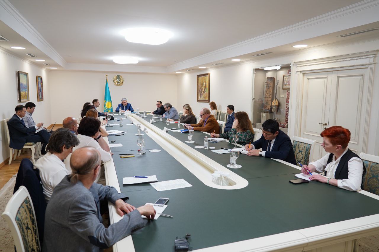 Күңгірт ханым Т Үйдегі орыс порносы