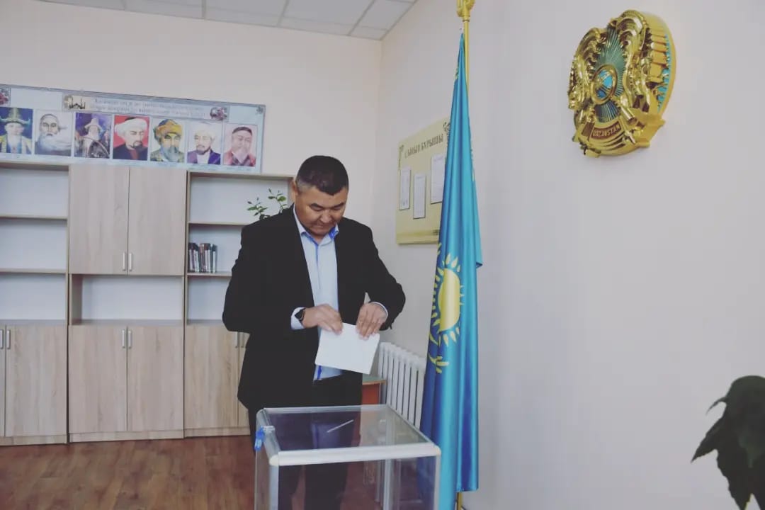 Сарыкольцы активно голосуют за изменения и поправки в главном документе страны.