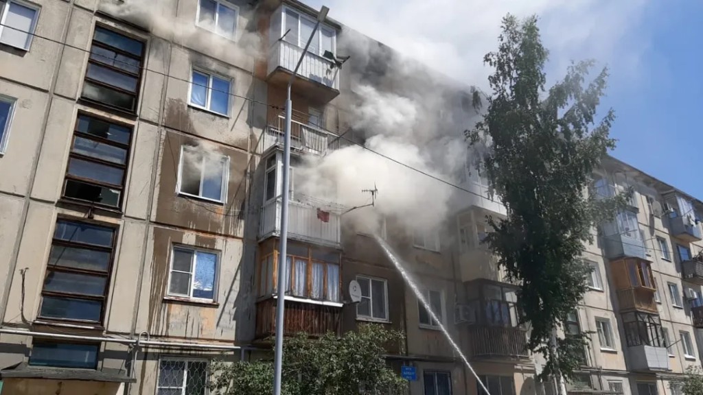 Бес қабатты ғимаратта өрт кезінде 10 адам құтқарылды, соның ішінде 4-і бала
