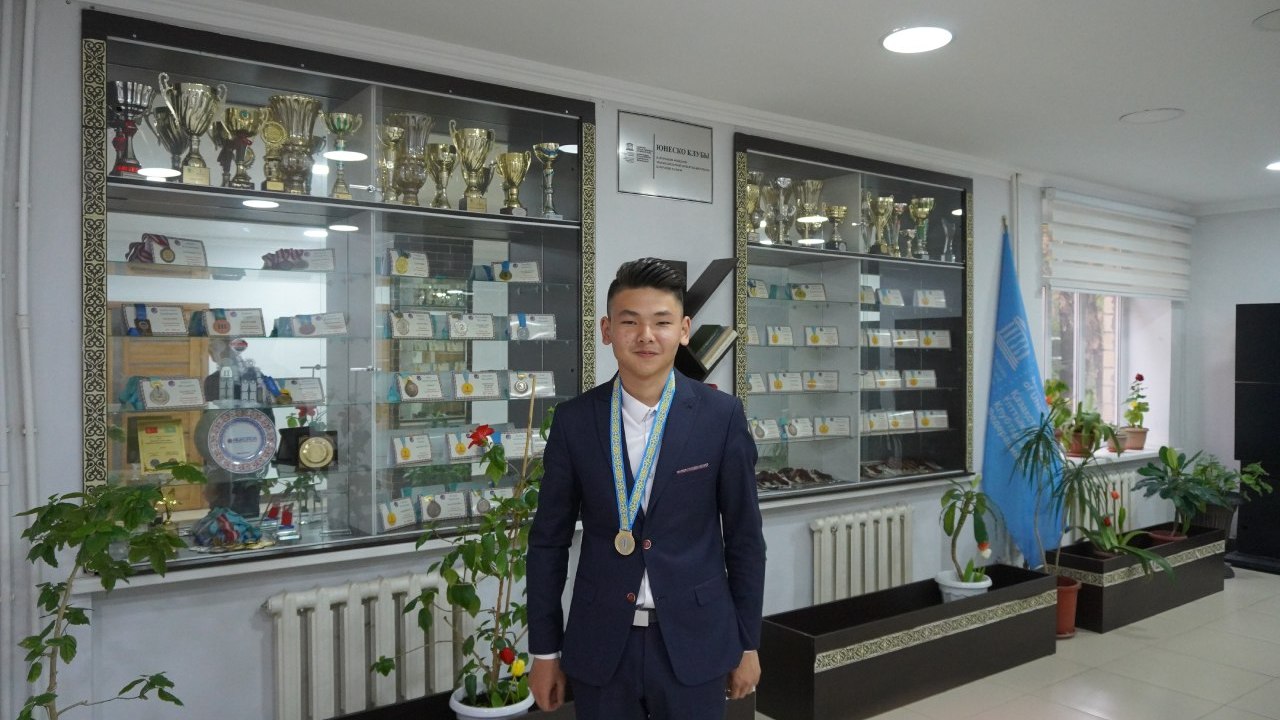 Карагандинский школьник завоевал серебро на международной олимпиаде