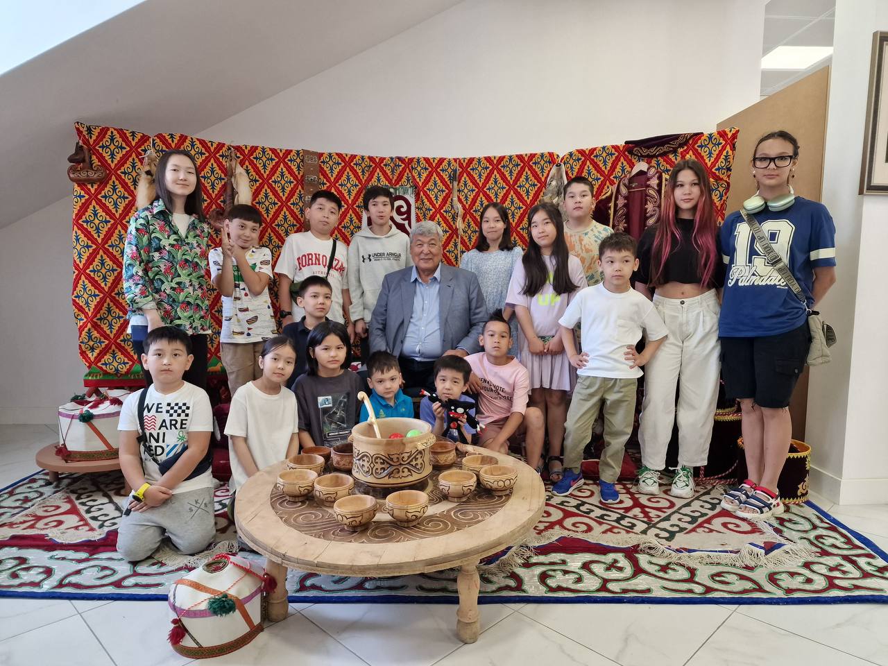 Құл әжетханадан кейін қожайынның есегін жалайды Мастурбация жасайтын және эякуляция жасайтын транссексуалдардың порнофотосуреттері