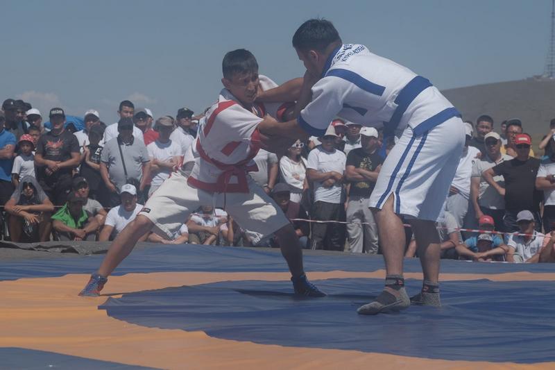 Алексис Техас өзінің ғашықтарының бірін минеттен кейін трахает