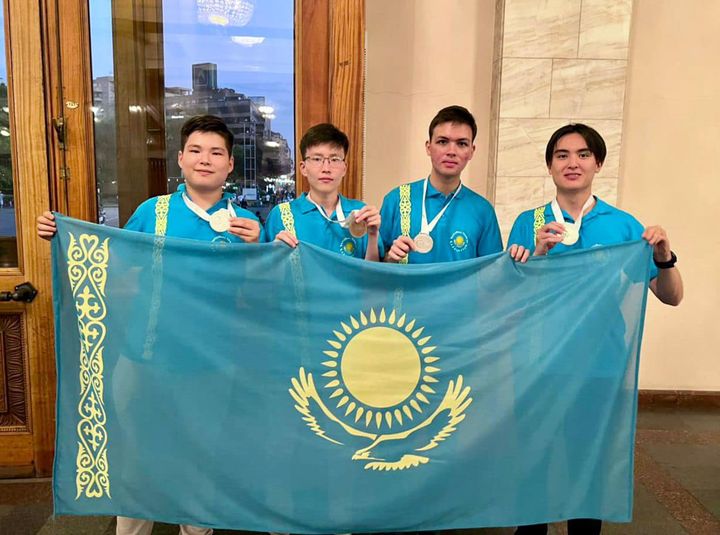 3 серебряные и 1 бронзовую медали завоевали казахстанские школьники на международной олимпиаде по биологии - Асхат Аймагамбетов