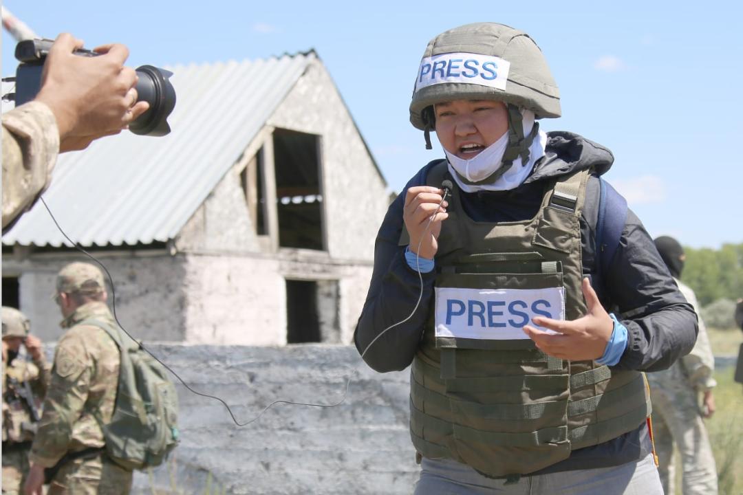 Сайт репортер новости. Военный журналист. Военная журналистика. Военные журналисты Казахстана. Военный репортер.