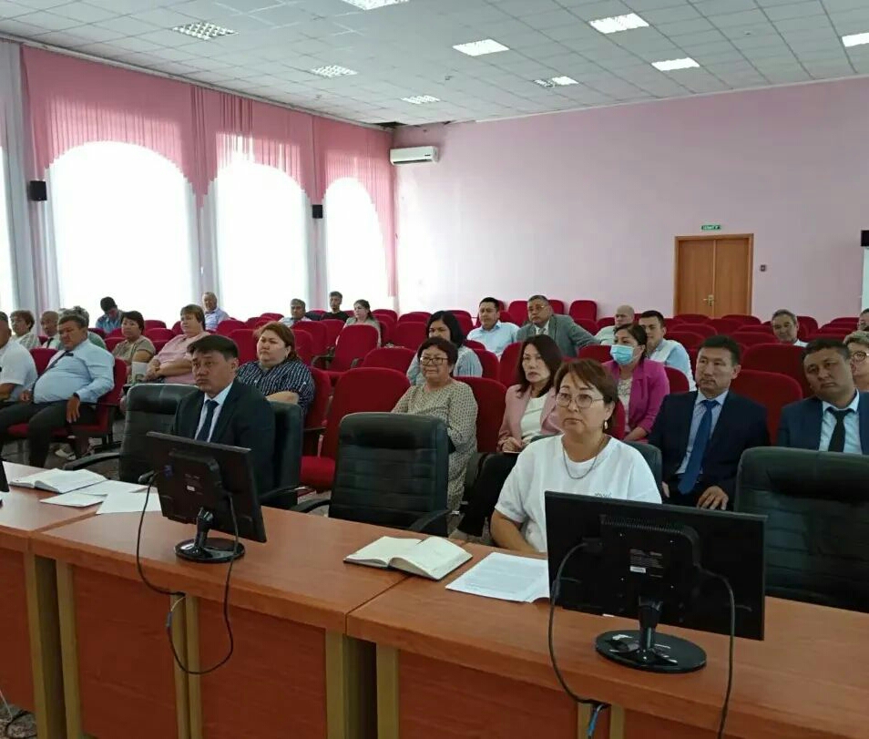 Сегодня аким района Мангутов А.Т. провел очередное аппаратное совещание.